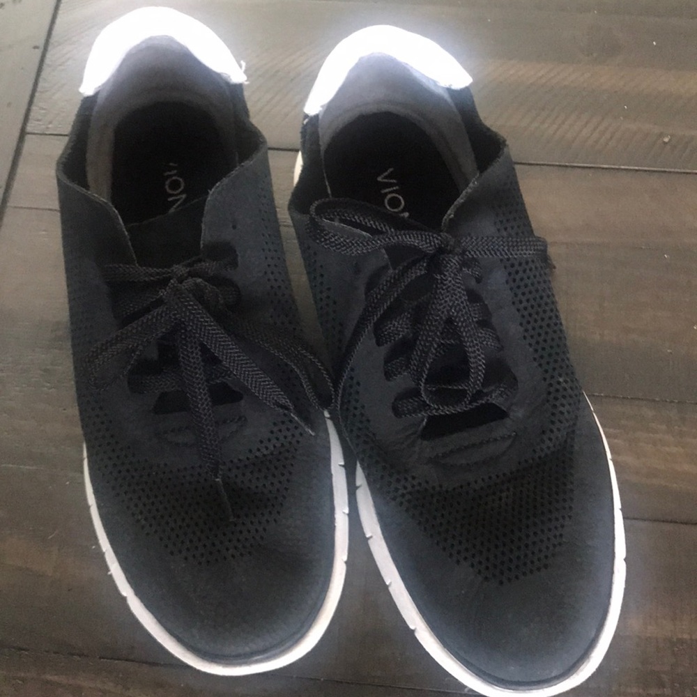 VIONIC sneakers. Black size8